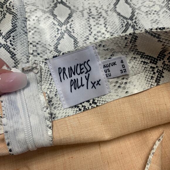 Princess Polly white snakeskin faux leather mini skirt size 0 - Picture 4 of 9
